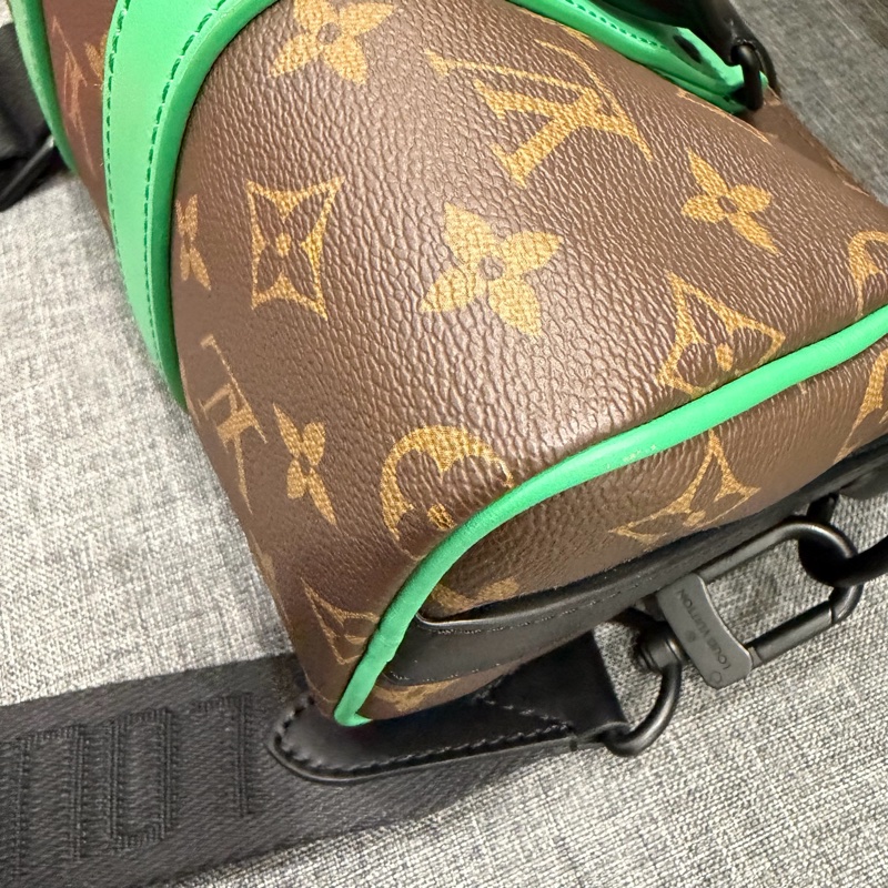 Louis Vuitton LV 經典老花拼綠色 Keepall25 斜背包-43
