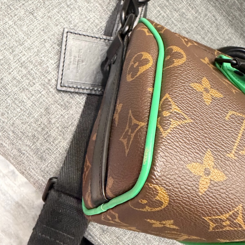 Louis Vuitton LV 經典老花拼綠色 Keepall25 斜背包-44