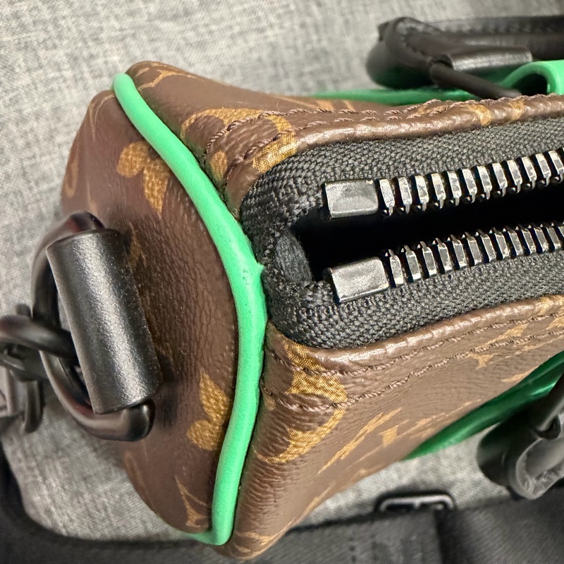 Louis Vuitton LV 經典老花拼綠色 Keepall25 斜背包-46