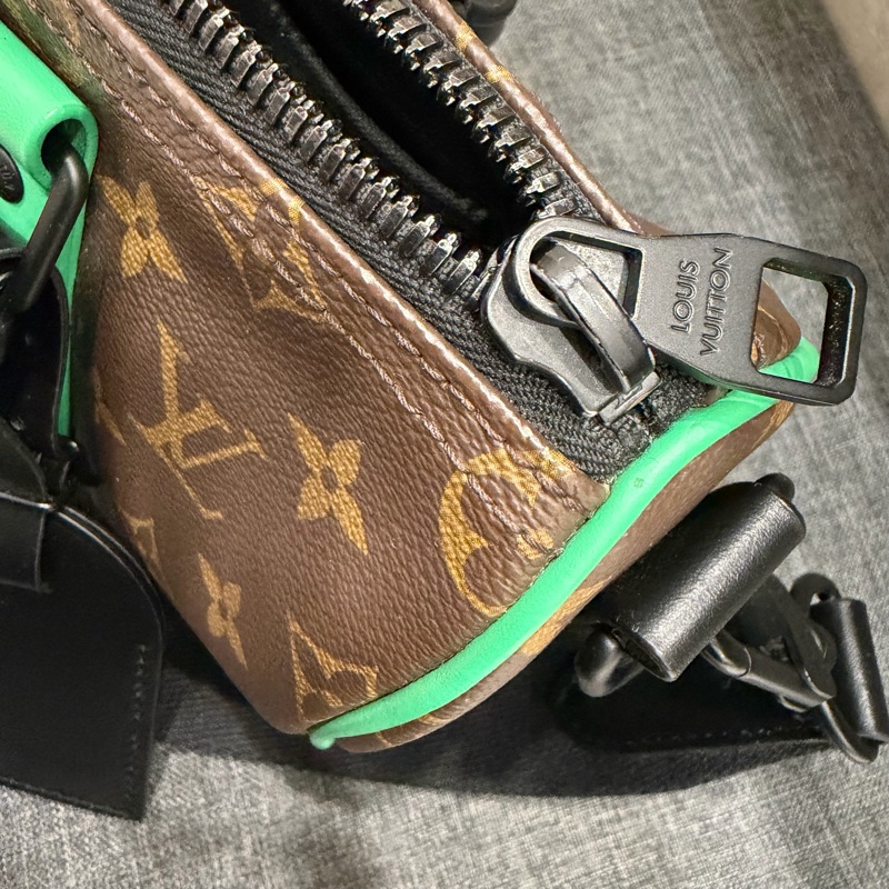 Louis Vuitton LV 經典老花拼綠色 Keepall25 斜背包-48
