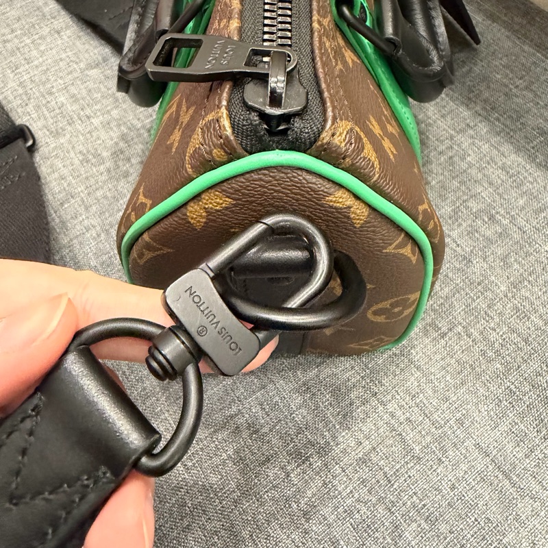 Louis Vuitton LV 經典老花拼綠色 Keepall25 斜背包-53