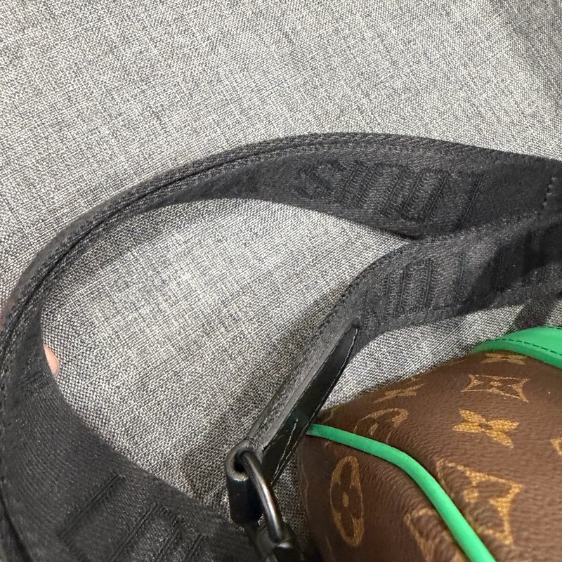 Louis Vuitton LV 經典老花拼綠色 Keepall25 斜背包-56