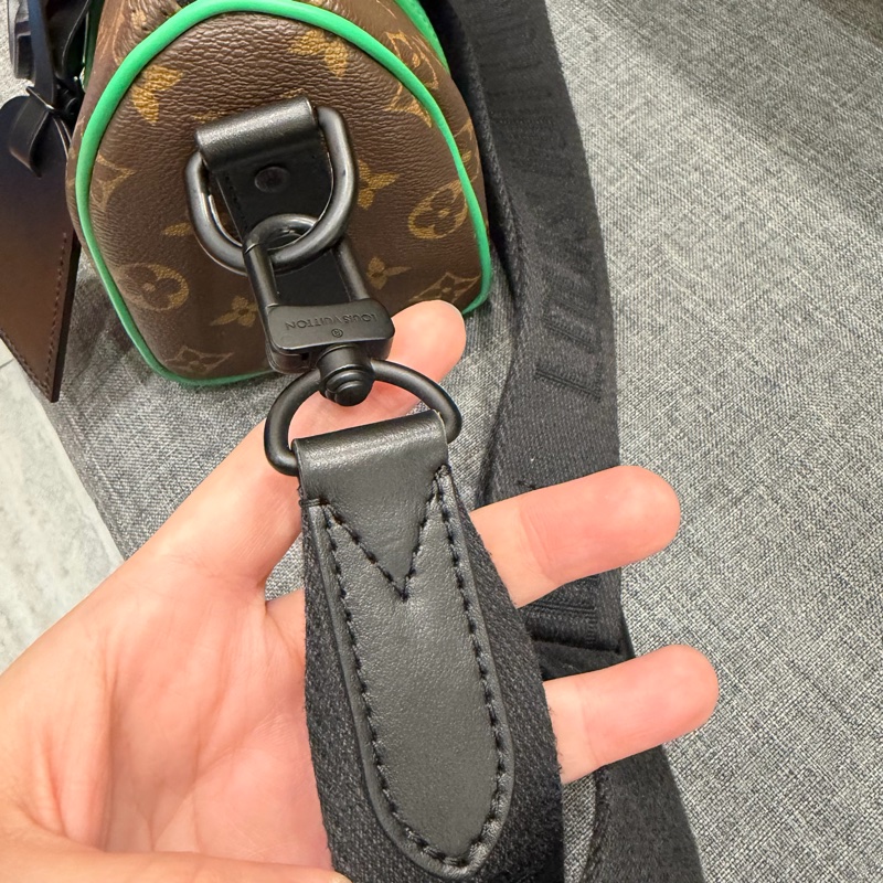 Louis Vuitton LV 經典老花拼綠色 Keepall25 斜背包-58
