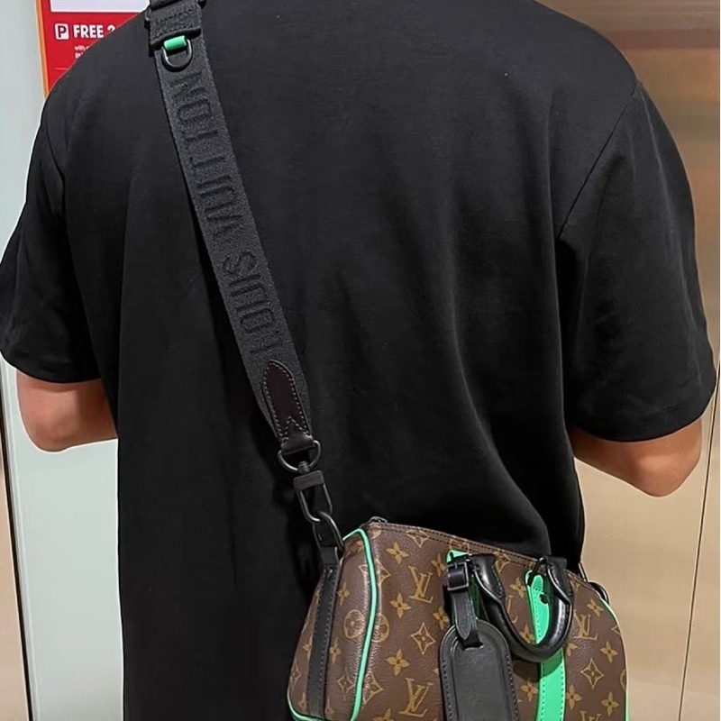 Louis Vuitton LV 經典老花拼綠色 Keepall25 斜背包-59