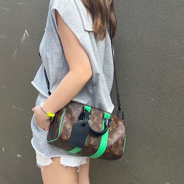 Louis Vuitton LV 經典老花拼綠色 Keepall25 斜背包-63