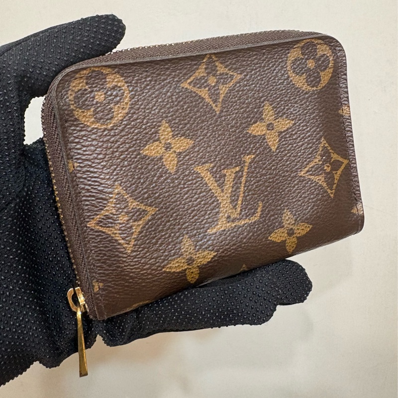 LV 老花拉鍊ㄇ字零錢包-0