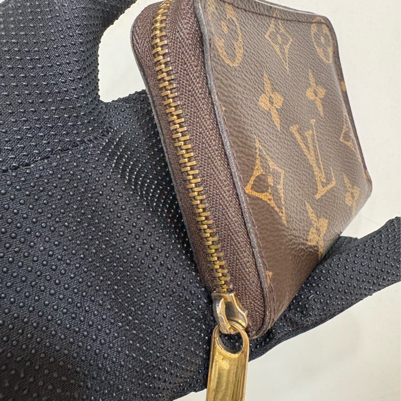 LV 老花拉鍊ㄇ字零錢包-1