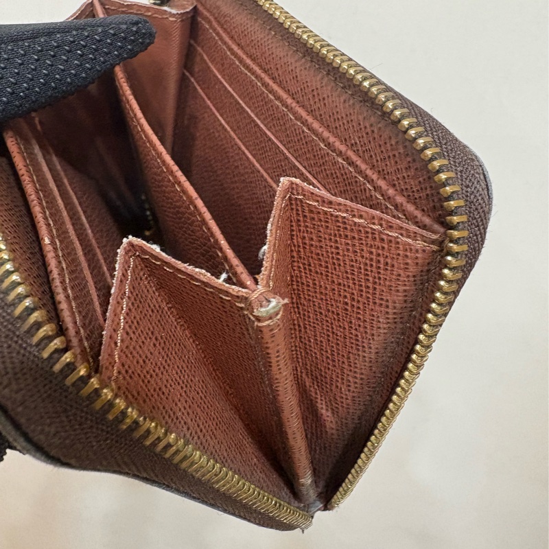 LV 老花拉鍊ㄇ字零錢包-8