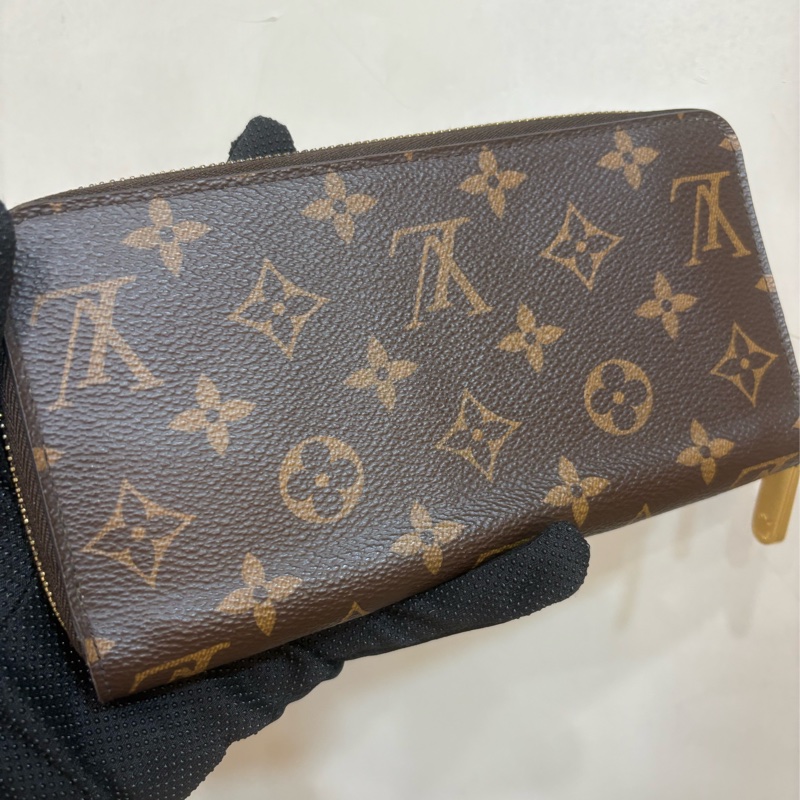 LV 老花經典拉鍊長夾 咖啡色內裡-1