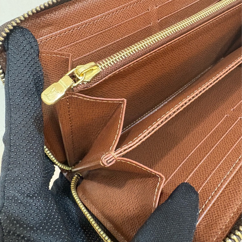 LV 老花經典拉鍊長夾 咖啡色內裡-5