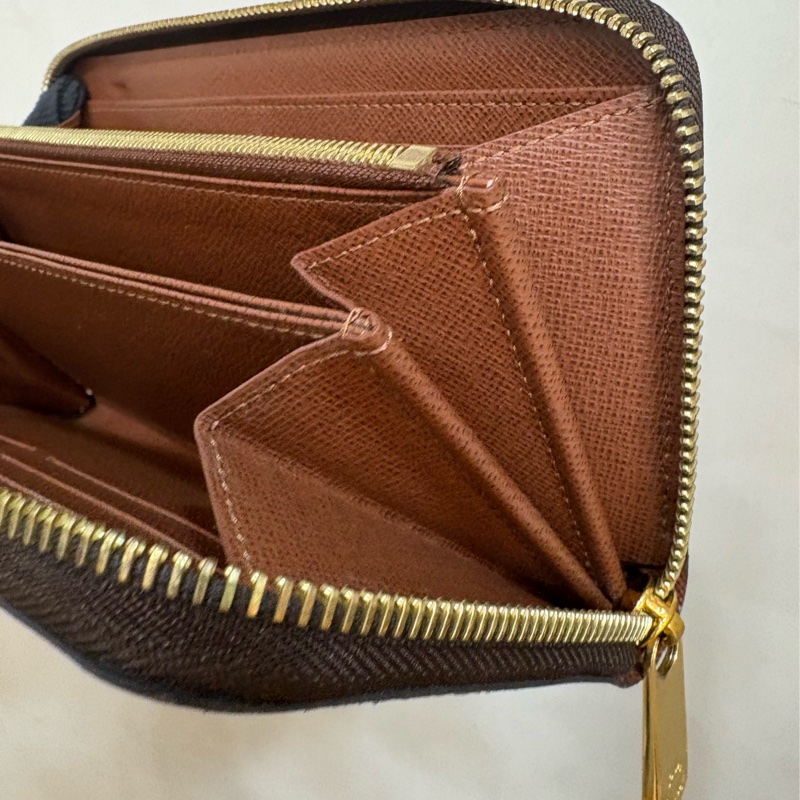 LV 老花經典拉鍊長夾 咖啡色內裡-6