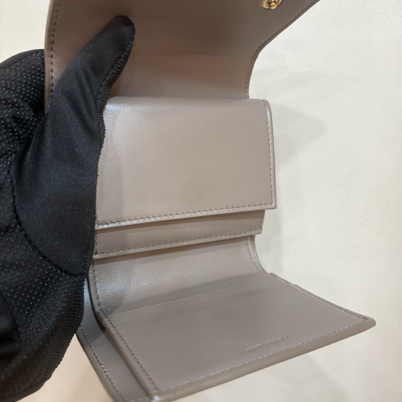 Celine 大象灰 素面皮革三折短夾-4