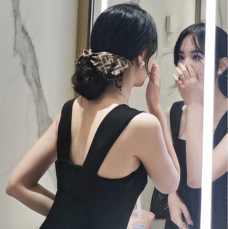 FENDI 棕色 菸草色調 FF LOGO 老花 蝴蝶結 髮圈 髮夾 髮飾-6