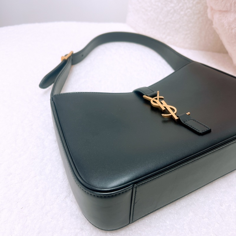YSL le5a7 hobo 黑金腋下包-8