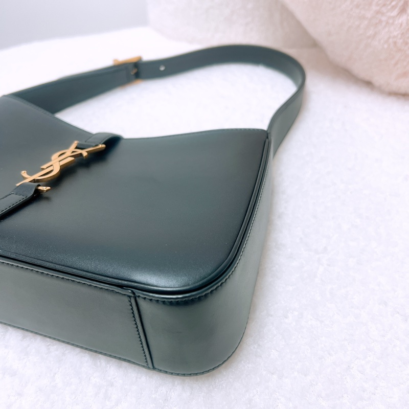 YSL le5a7 hobo 黑金腋下包-9