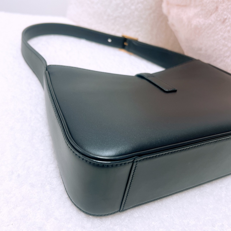 YSL le5a7 hobo 黑金腋下包-10