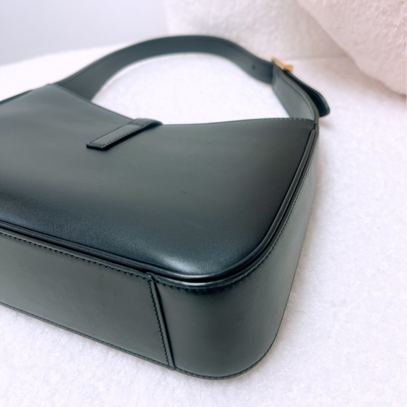 YSL le5a7 hobo 黑金腋下包-11