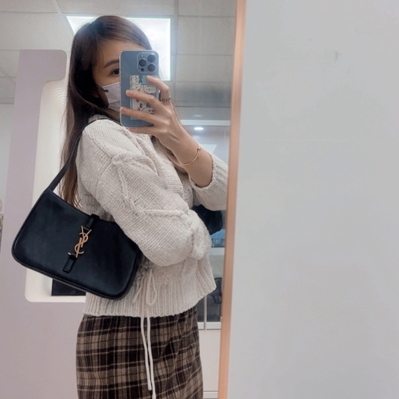 YSL le5a7 hobo 黑金腋下包-13