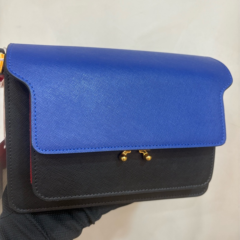 MARNI Trunk 斜背包/單肩包 黑藍紅 風琴包-0