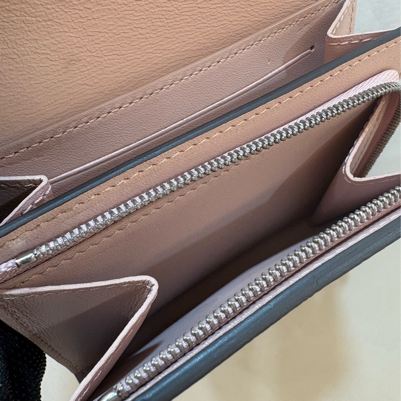 LV皮夾 Mahina粉牛皮雷射洞洞兩折短夾-櫻花粉-6