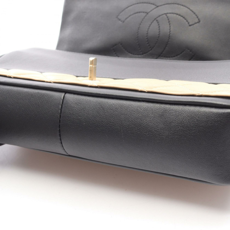 香奈兒 (CHANEL) 絎縫鏈條肩背包，米色/黑色皮革，二手，女士，金色五金-5