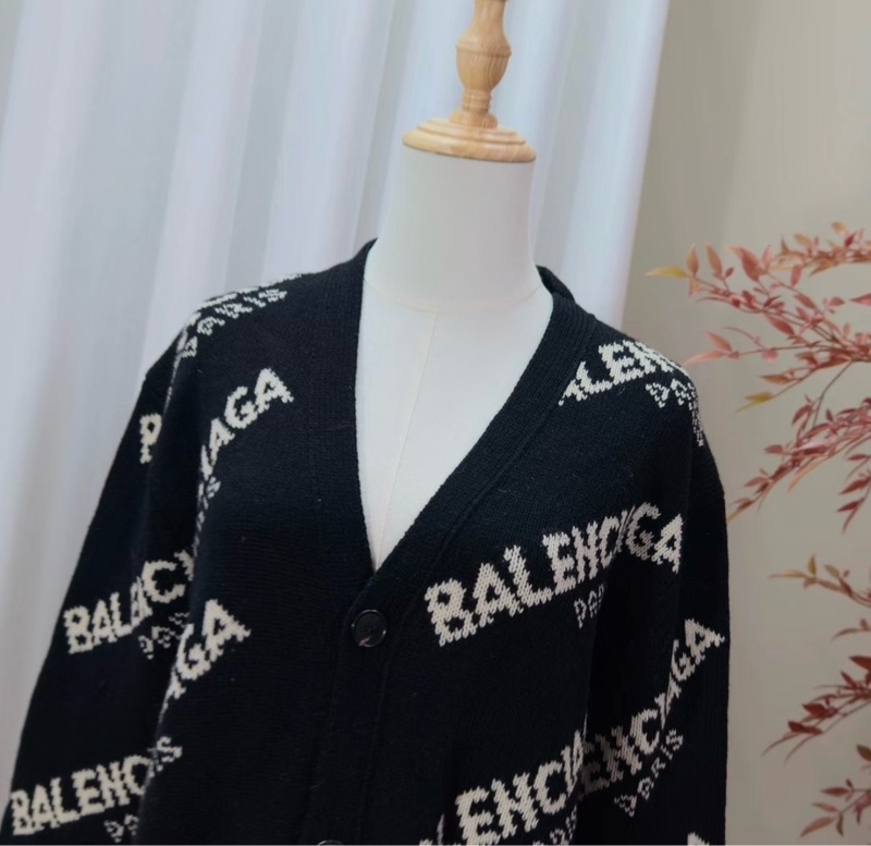 BALENCIAGA 34碼 黑白滿印字母logo毛衣外套衣長82肩寬52胸圍100 98新-1