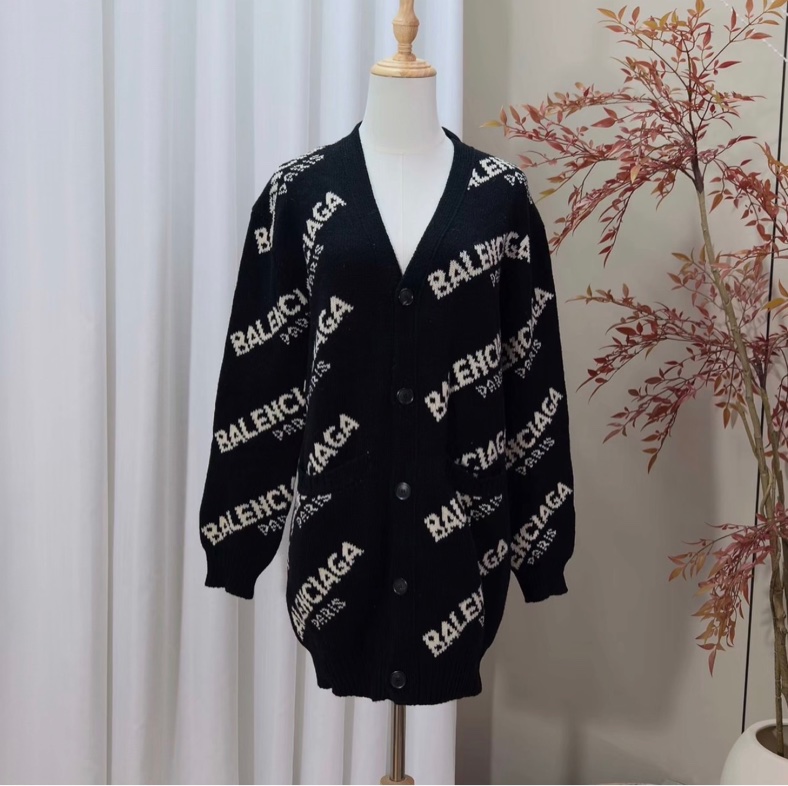 BALENCIAGA 34碼 黑白滿印字母logo毛衣外套衣長82肩寬52胸圍100 98新-4