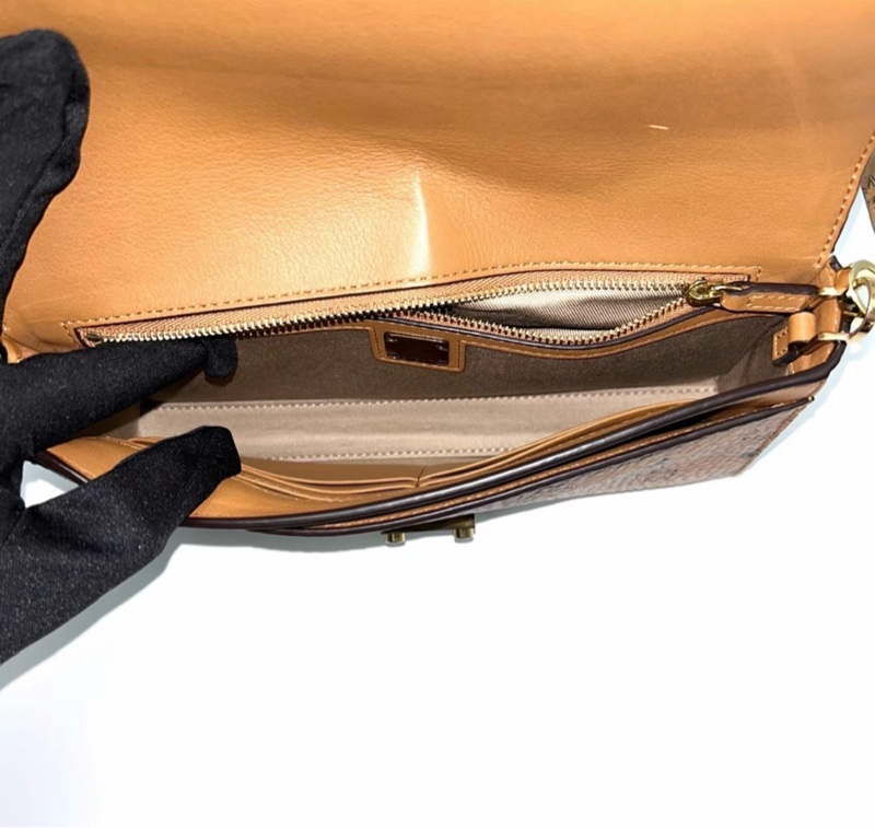 MCM 經典老花金扣肩背斜背鏈條包 23*14*5 98新-1