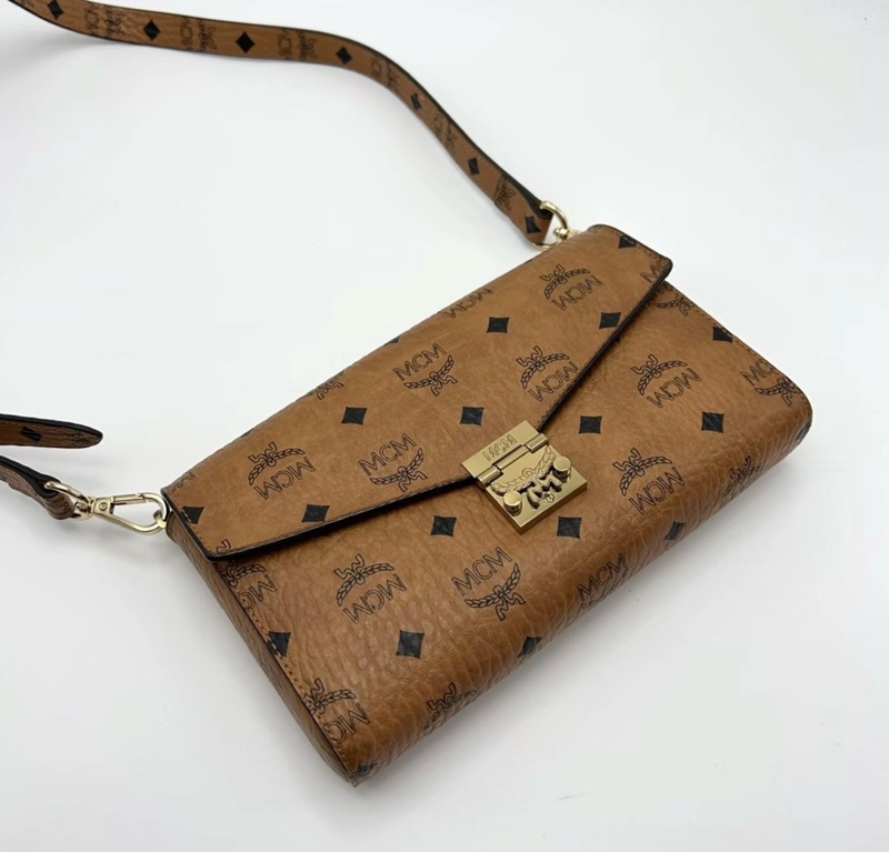 MCM 經典老花金扣肩背斜背鏈條包 23*14*5 98新-4