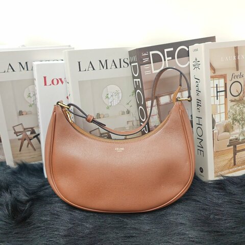 Celine Ava 棕色全皮腋下包 中號