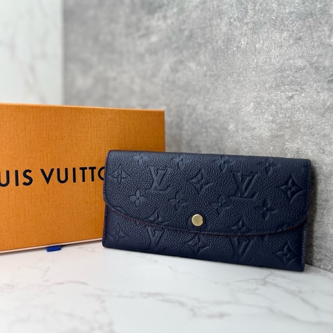 💗香緹國際精品💗 672 EMILIE 海軍藍壓紋長夾 晶片款