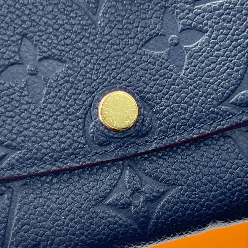 💗香緹國際精品💗 672 EMILIE 海軍藍壓紋長夾 晶片款-1