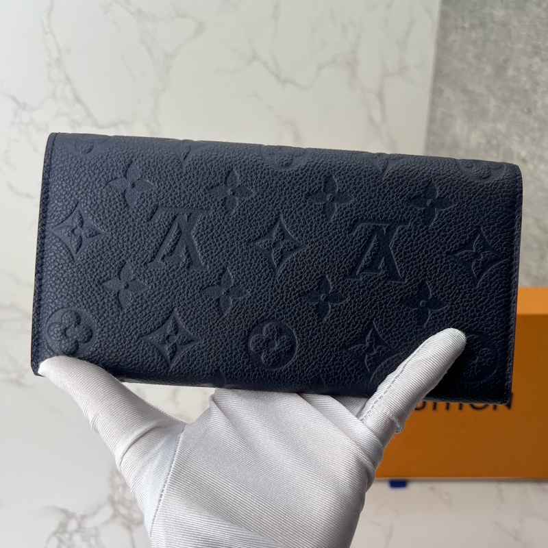 💗香緹國際精品💗 672 EMILIE 海軍藍壓紋長夾 晶片款-6