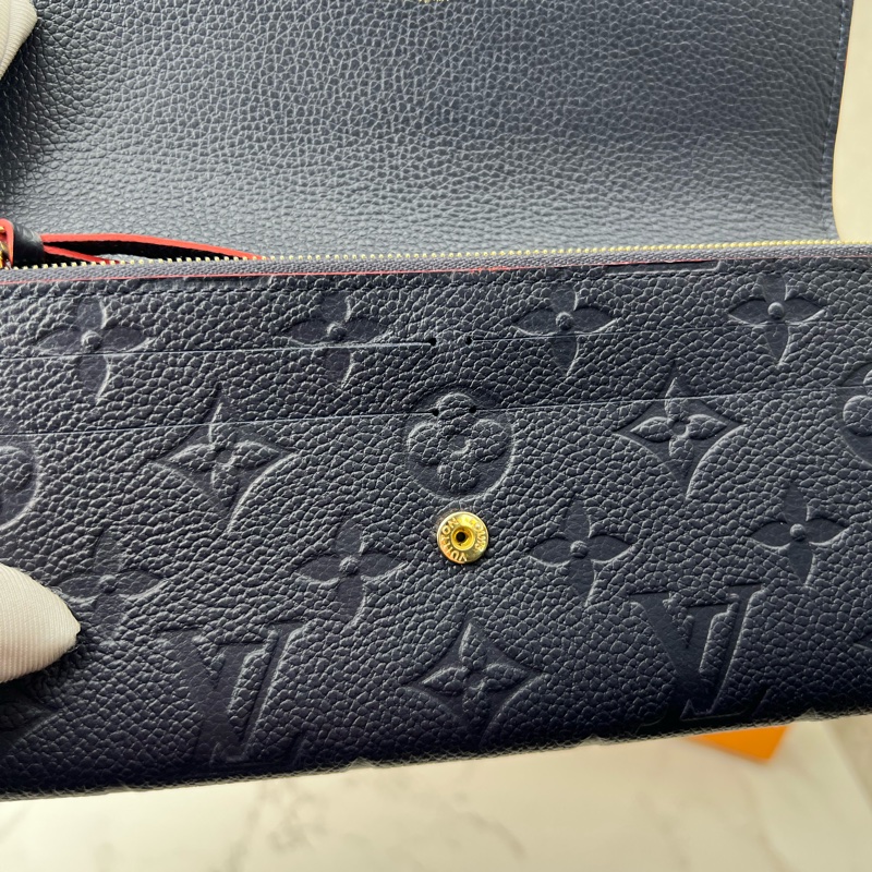 💗香緹國際精品💗 672 EMILIE 海軍藍壓紋長夾 晶片款-9