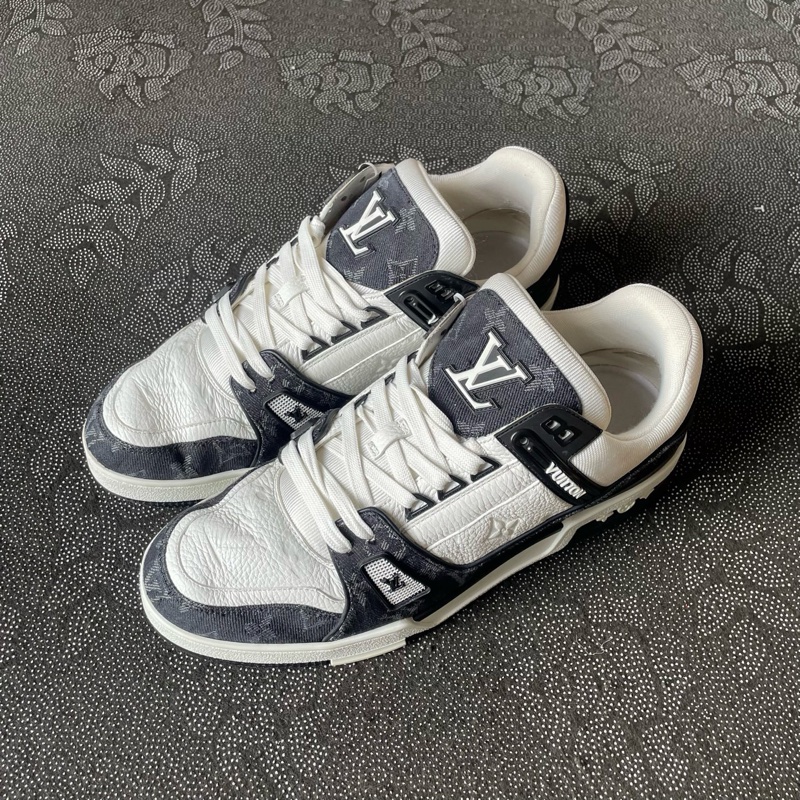 lv trainer黑白熊貓43碼無盒，成色不錯-0