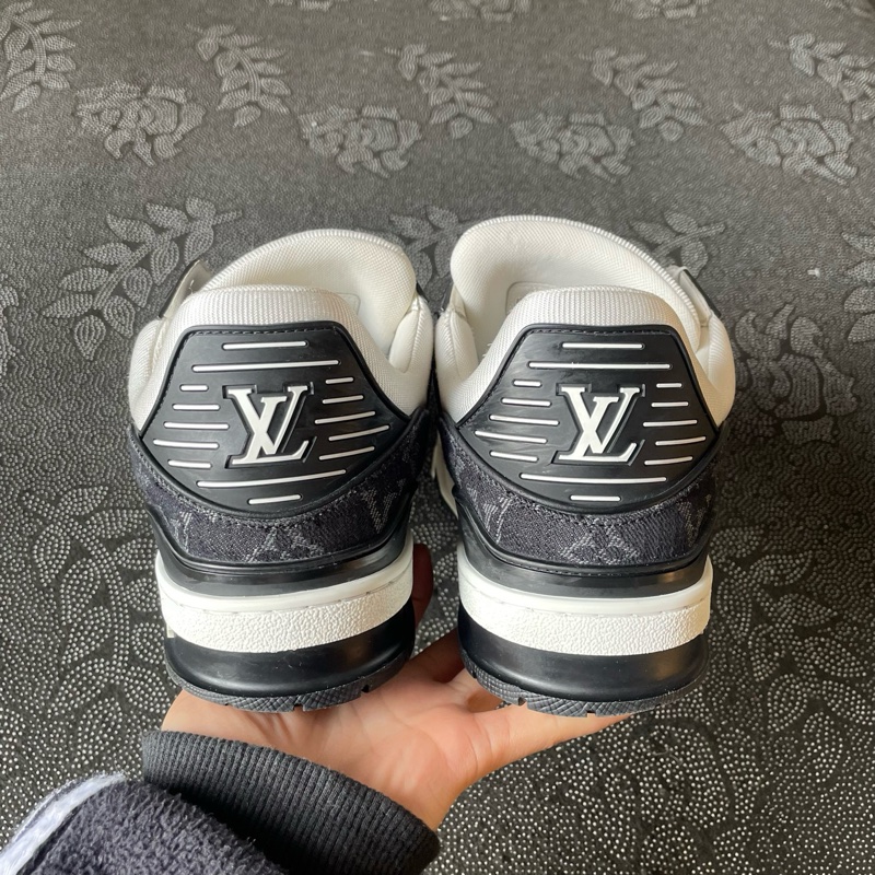 lv trainer黑白熊貓43碼無盒，成色不錯-2