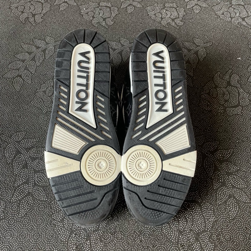 lv trainer黑白熊貓43碼無盒，成色不錯-3