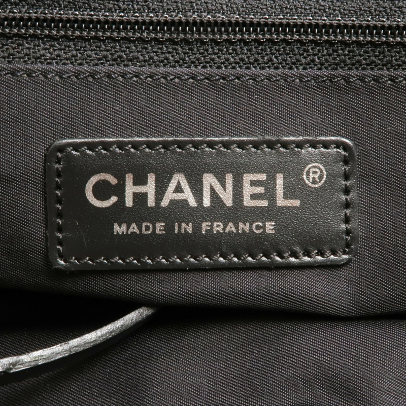 CHANEL 尼龍New Travel Line肩背袋-10