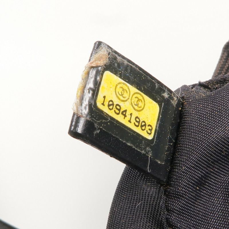 CHANEL 尼龍New Travel Line肩背袋-12