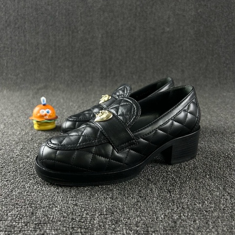 Chanel香奈兒愛心扣樂福鞋 尺碼：37 整體成色不錯