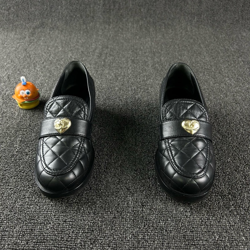 Chanel香奈兒愛心扣樂福鞋 尺碼：37 整體成色不錯-1