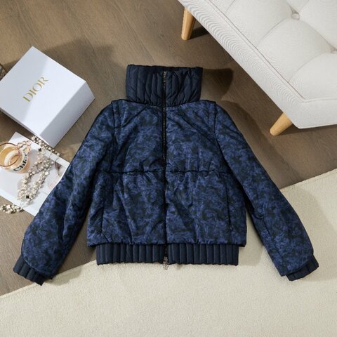 ❤️ MONCLER 雅緻印花圖案 羽絨外套