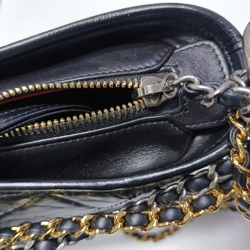 CHANEL GABRIELLE小號黑色牛皮菱格紋絎縫流浪包單肩包手拿包金色銀色釘色五金27開可拆卸肩帶9.8新-10