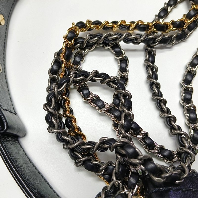 CHANEL GABRIELLE小號黑色牛皮菱格紋絎縫流浪包單肩包手拿包金色銀色釘色五金27開可拆卸肩帶9.8新-11