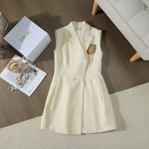 ❤️ DIOR 華麗胸針 超顯氣質 無袖 米色連衣裙