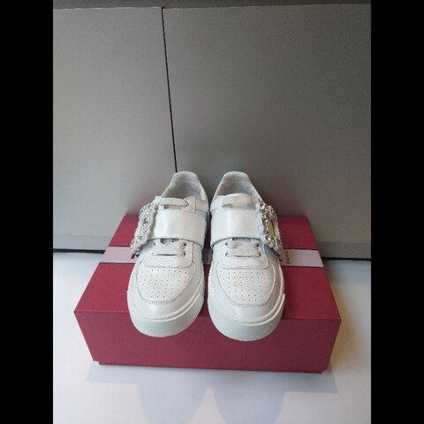 Roger Vivier 白皮水鑽方釦休閒鞋