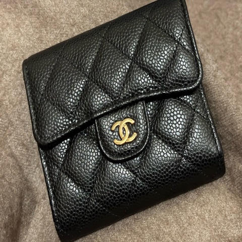 CHANEL經典雙C金屬菱紋小牛皮翻蓋三折短夾(黑色)