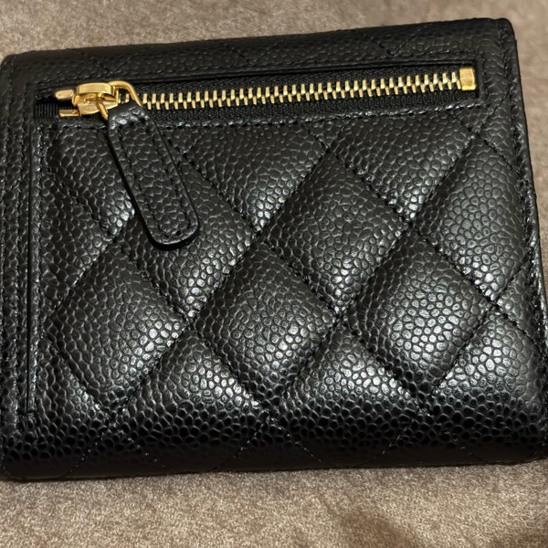 CHANEL經典雙C金屬菱紋小牛皮翻蓋三折短夾(黑色)-6