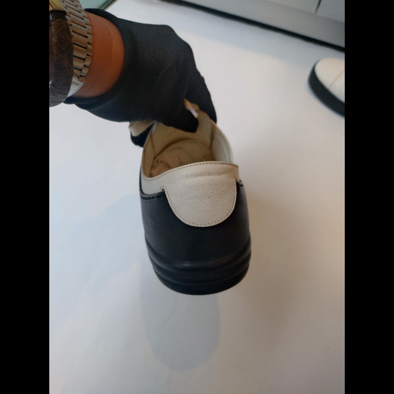 Chanel 黑白皮革綁帶休閒鞋-9