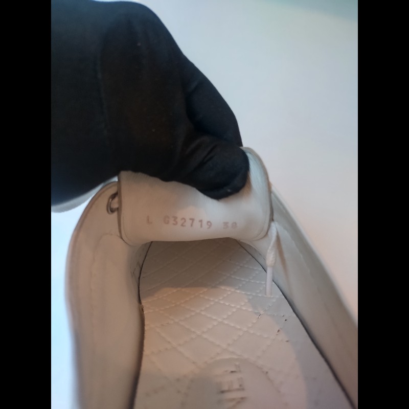 Chanel 黑白皮革綁帶休閒鞋-11